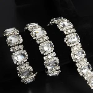 Fashion Diamond Bridal Decoration Chain Rectangular Glass Stone Body with Crystal Cup Flower-shaped Rhinestones Necklace