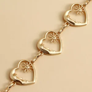 Fashionable Love-themed Metal Waist Chain for Women As an Accessory for Dresses and Pants.Heart-shaped Chain Belt for Decoration