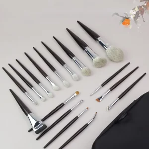 Professional Custom Logo 17Pcs Natural Goat Hair Face Makeup Brush Set Premium Animal Hair Cosmetic Brushes Kit Wooden