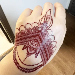 Skin Safe Long Lasting Waterproof Designs Featuring Realistic Floral Henna Body Art Traditional Patterns Henna Tattoo