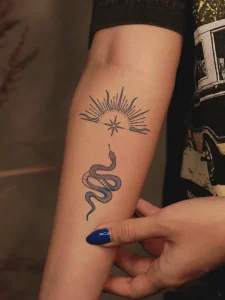 Small Semi Permanent Dark Blue Star Moon Tattoo Sticker Non Reflective Herbal Long Lasting